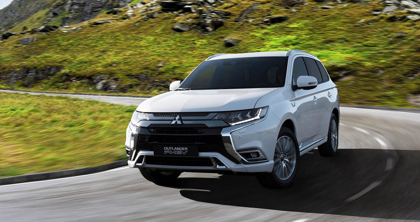 Outlander PHEV 2019: Thay đổi lớn dưới nắp ca-pô