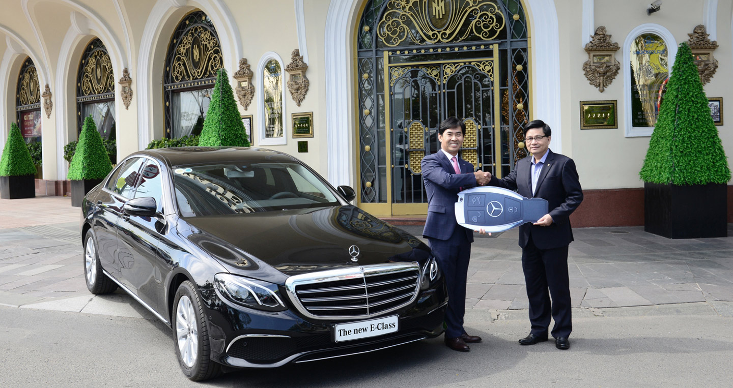 Bàn giao Mercedes-Benz E 200 cho khách sạn Majestic Sài Gòn