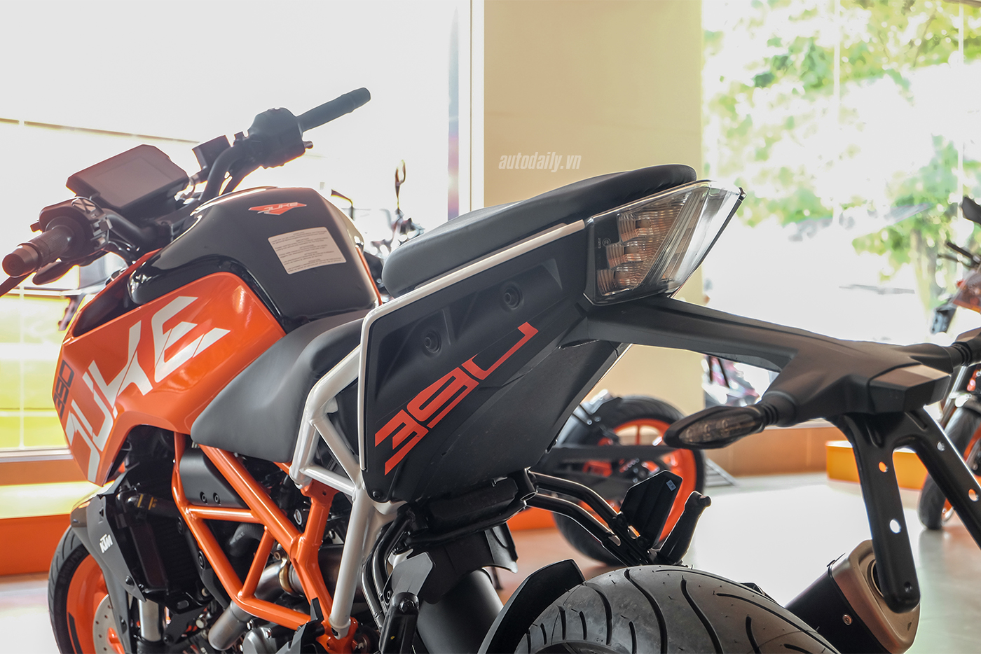 ktm-duke-390-2018-4.jpg