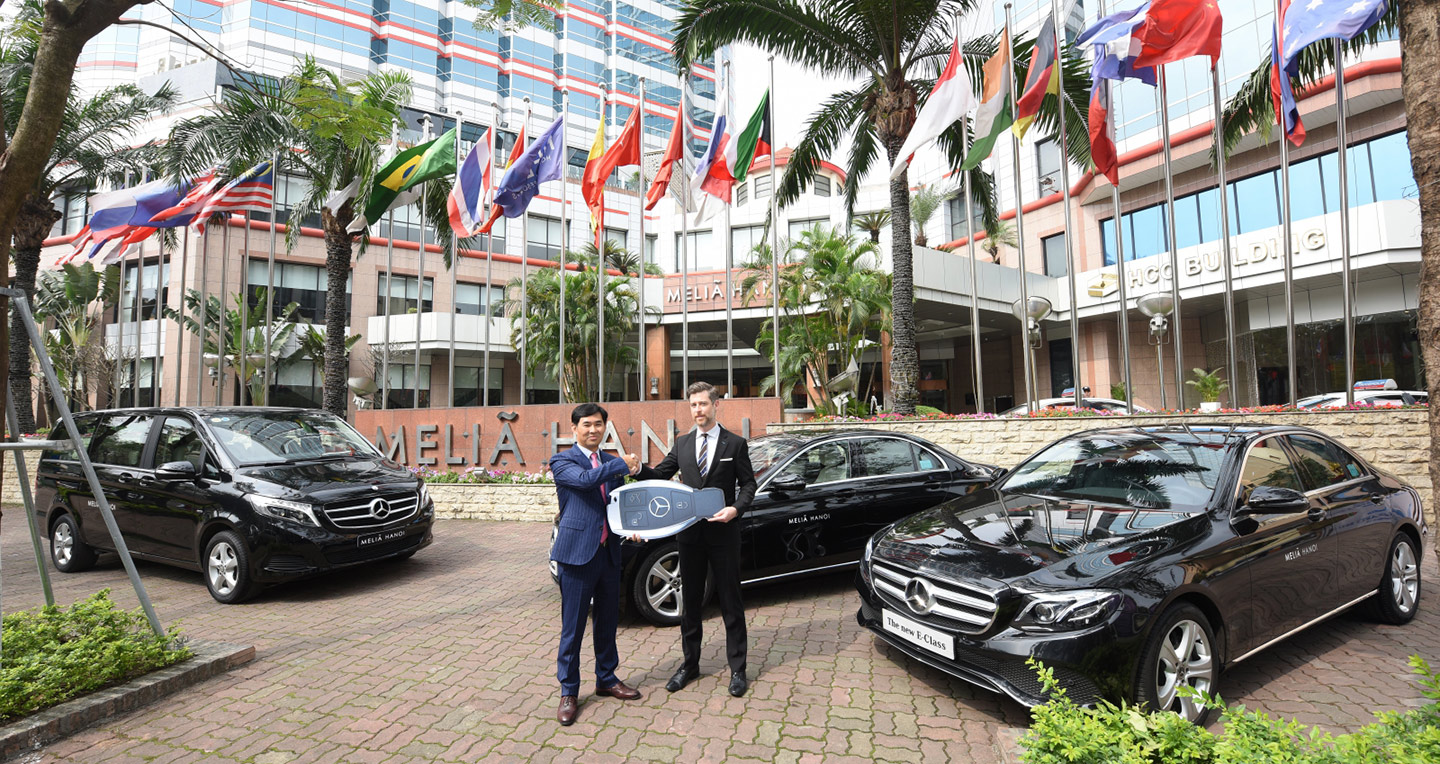 Mercedes-Benz Việt Nam bàn giao đội xe sang cho khách sạn Meliá Hanoi
