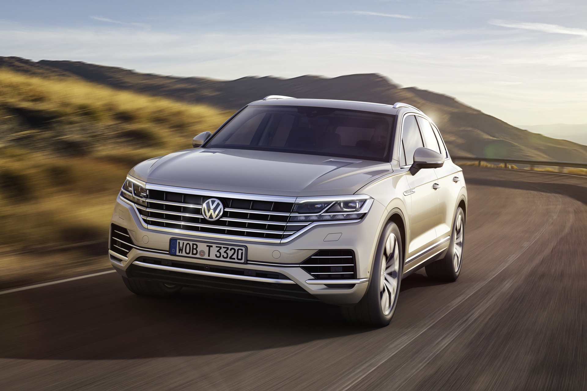 2019-vw-touareg-04.jpg