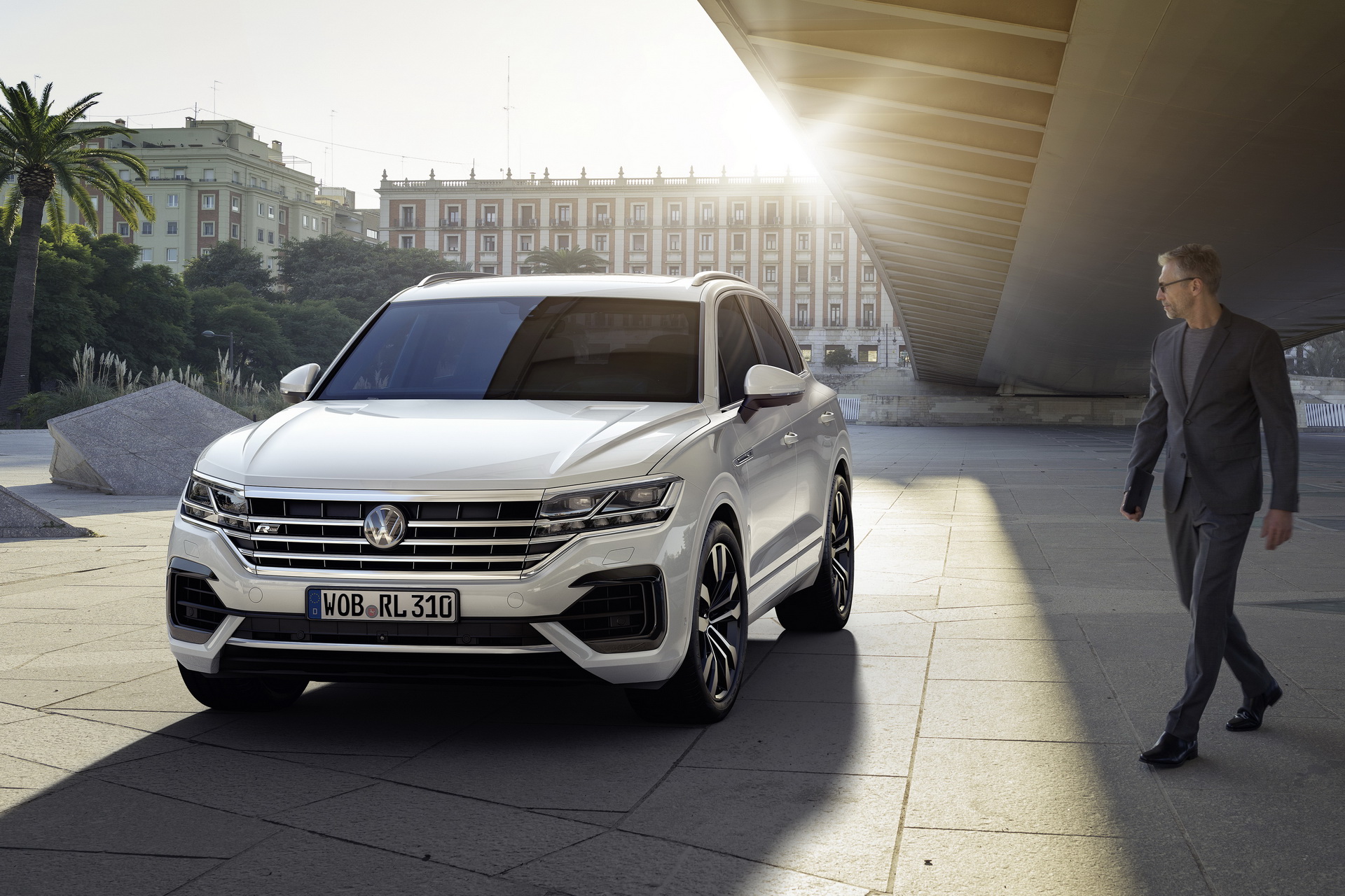 2019-vw-touareg-21-1.jpg