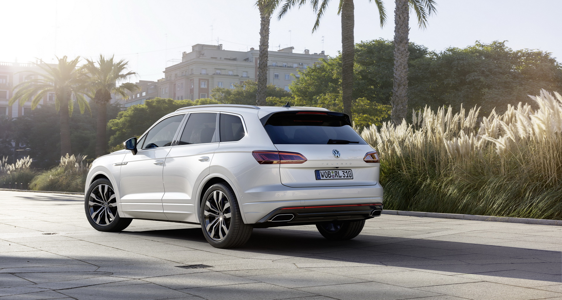 2019-vw-touareg-22-1.jpg