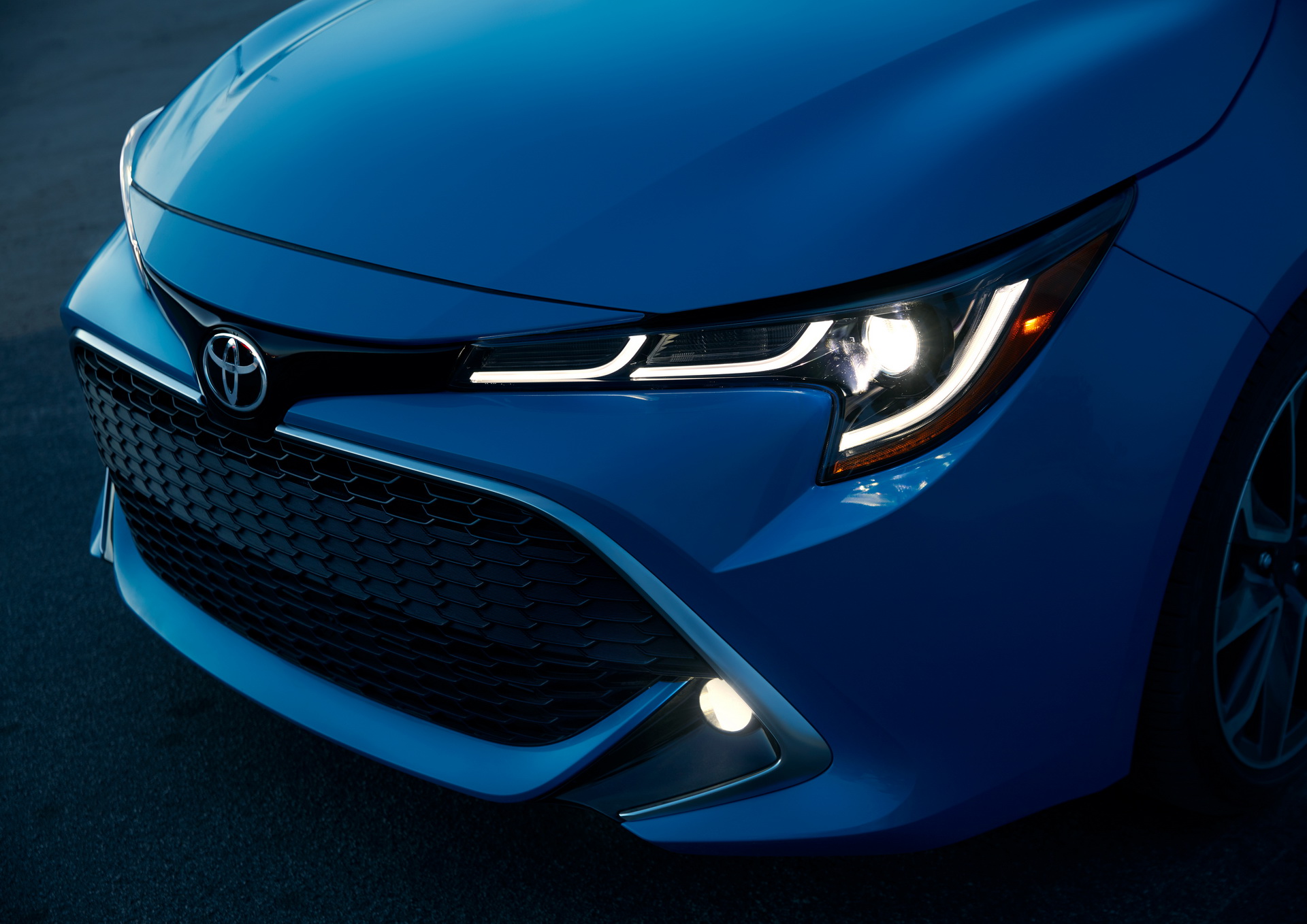 2019-toyota-corolla-18.jpg