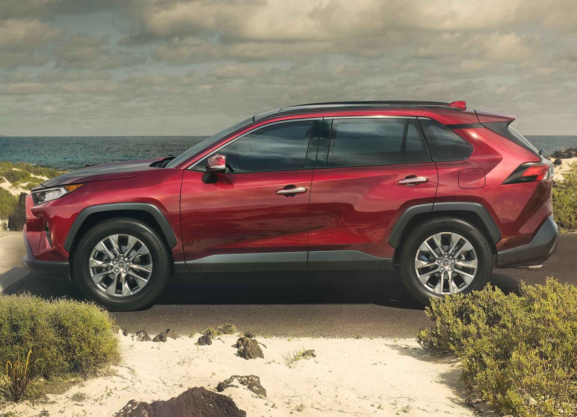 2019-toyota-rav4-25.jpg