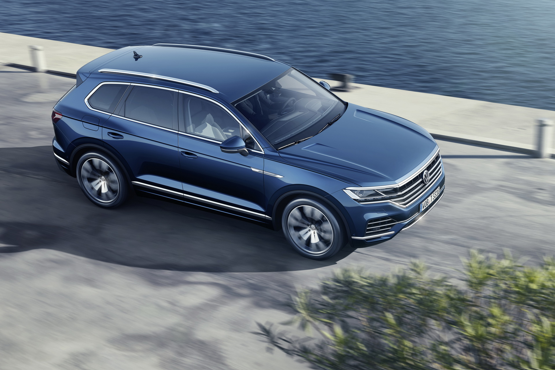 2019-vw-touareg-15-1.jpg