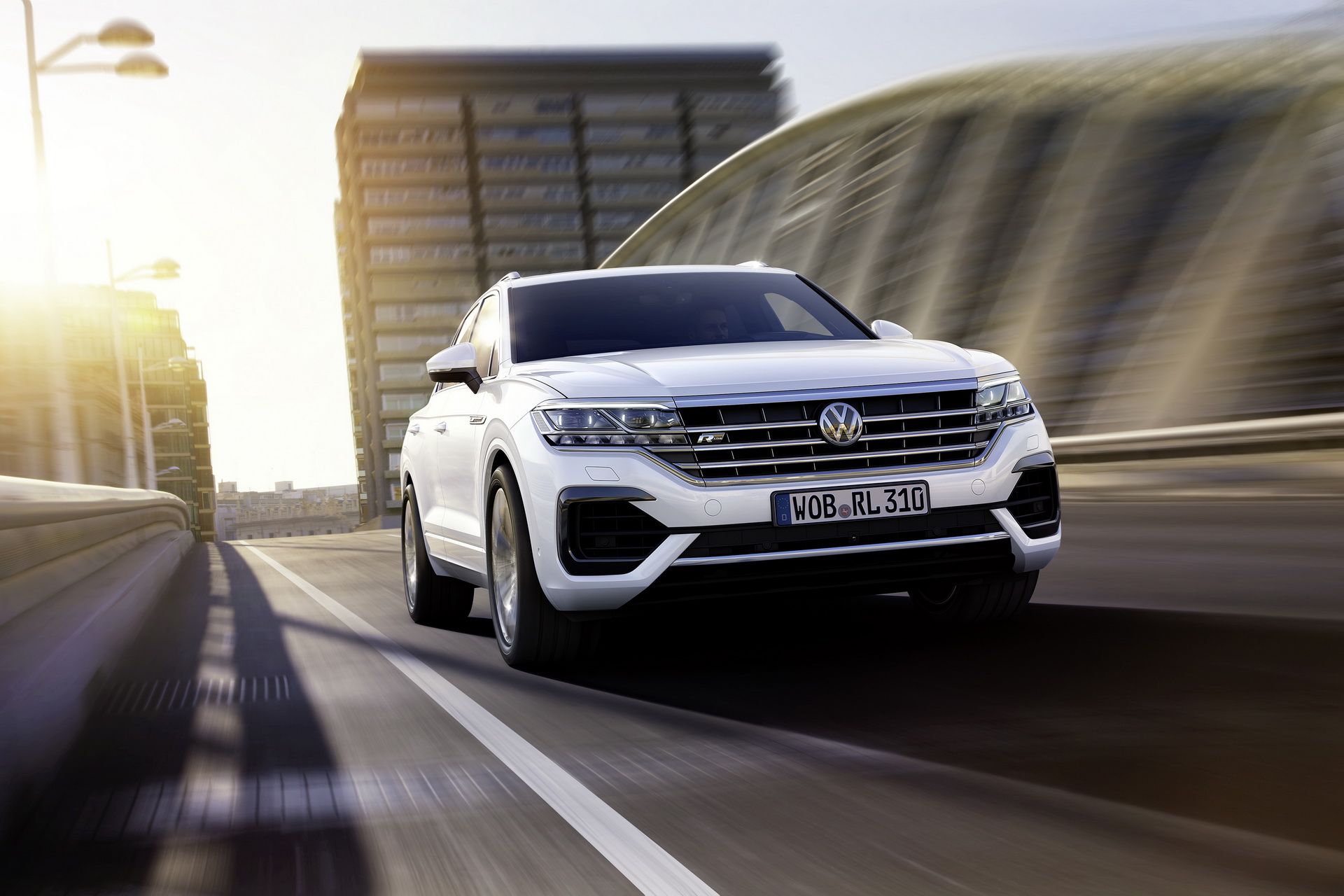 2019-vw-touareg-25-1.jpg