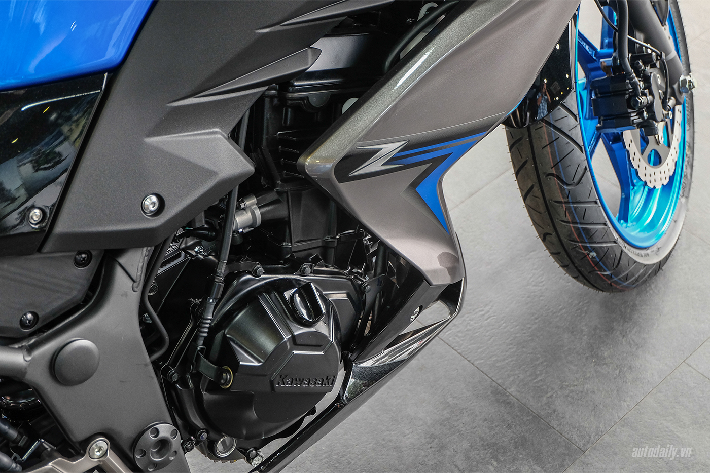 kawasaki-z300-abs-2018-24.jpg