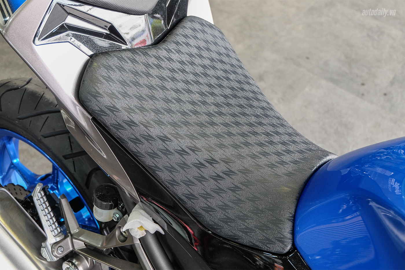 kawasaki-z300-abs-2018-26.jpg