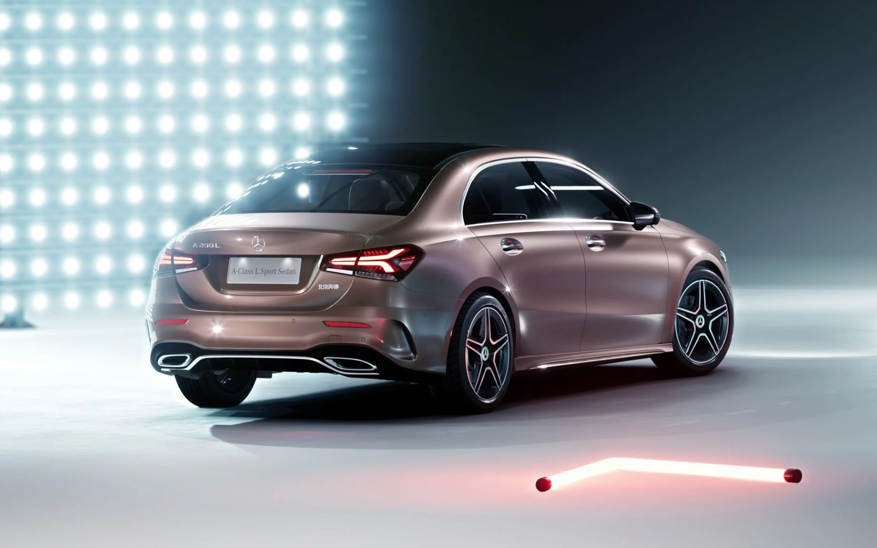 a-class-l-sedan-02.png