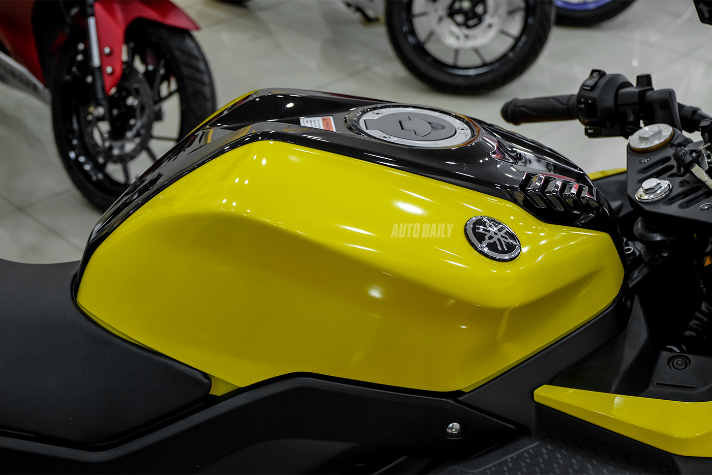 yamaha-yzf-r15-2018-34.jpg