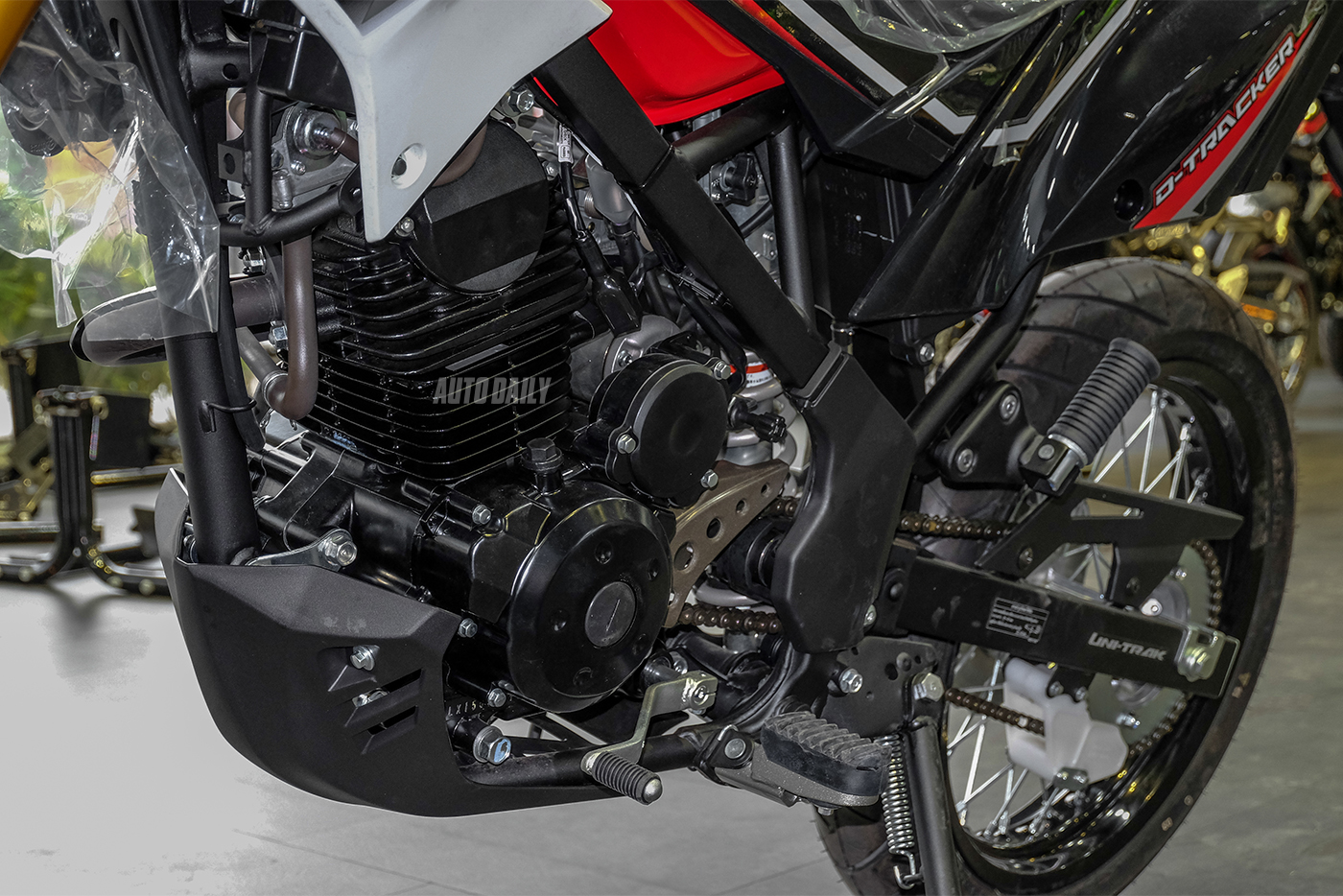 Ảnh chi tiết Kawasaki D-Tracker 150 kawasaki-d-tracker-150-14.jpg