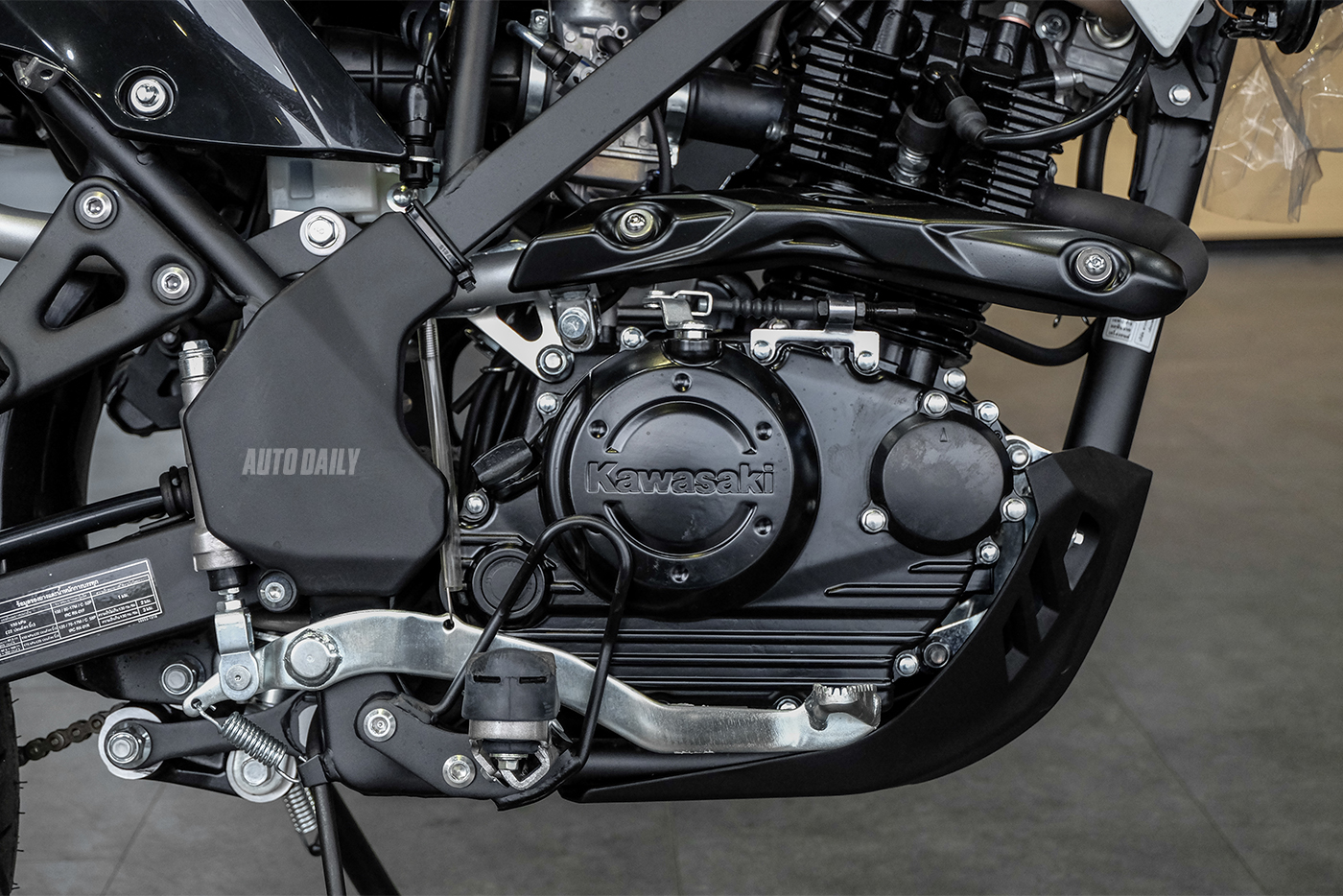 Ảnh chi tiết Kawasaki D-Tracker 150 kawasaki-d-tracker-150-6.jpg