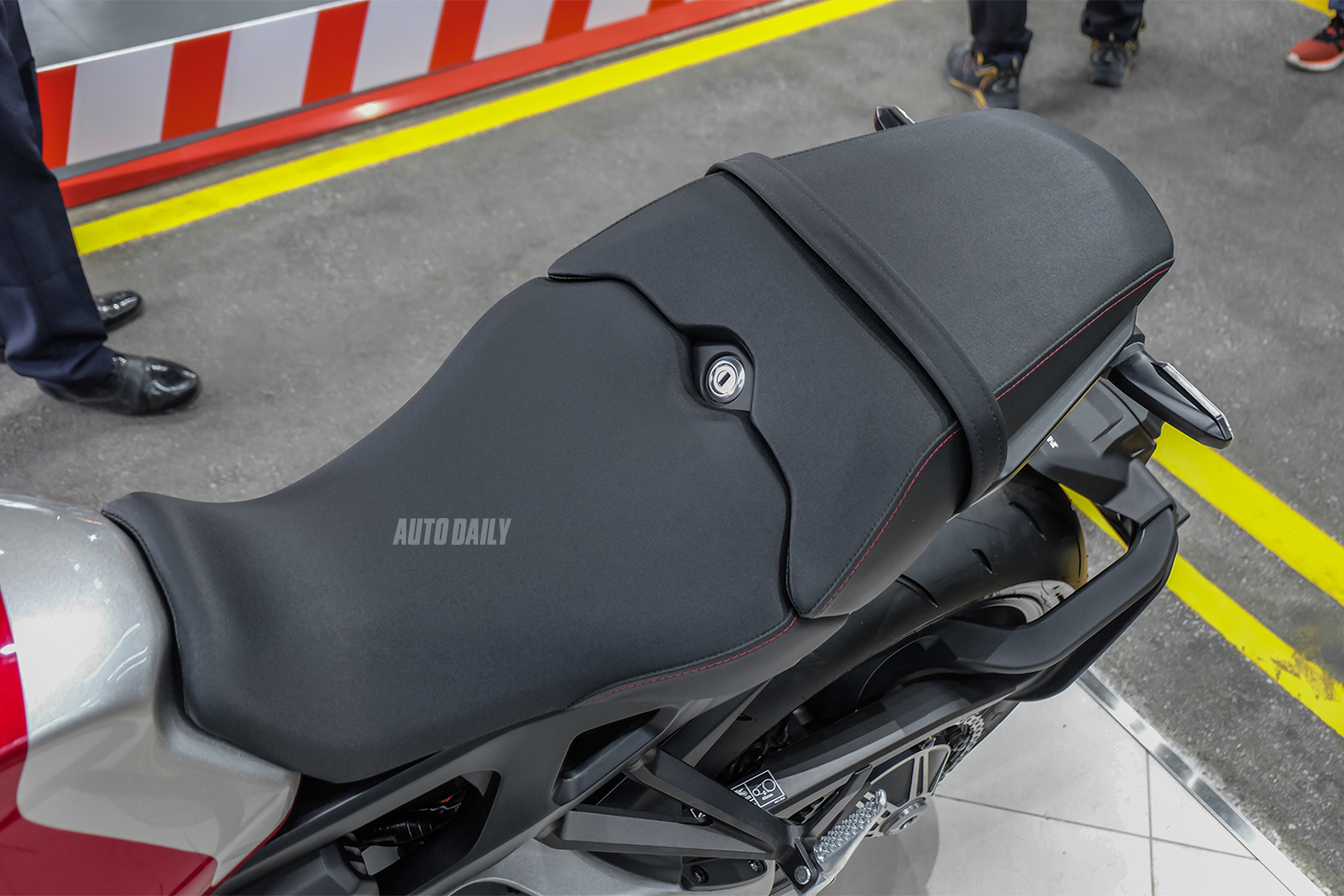 Ảnh chi tiết Honda CB1000R 2018 tại Việt Nam honda-cb1000r-19.jpg