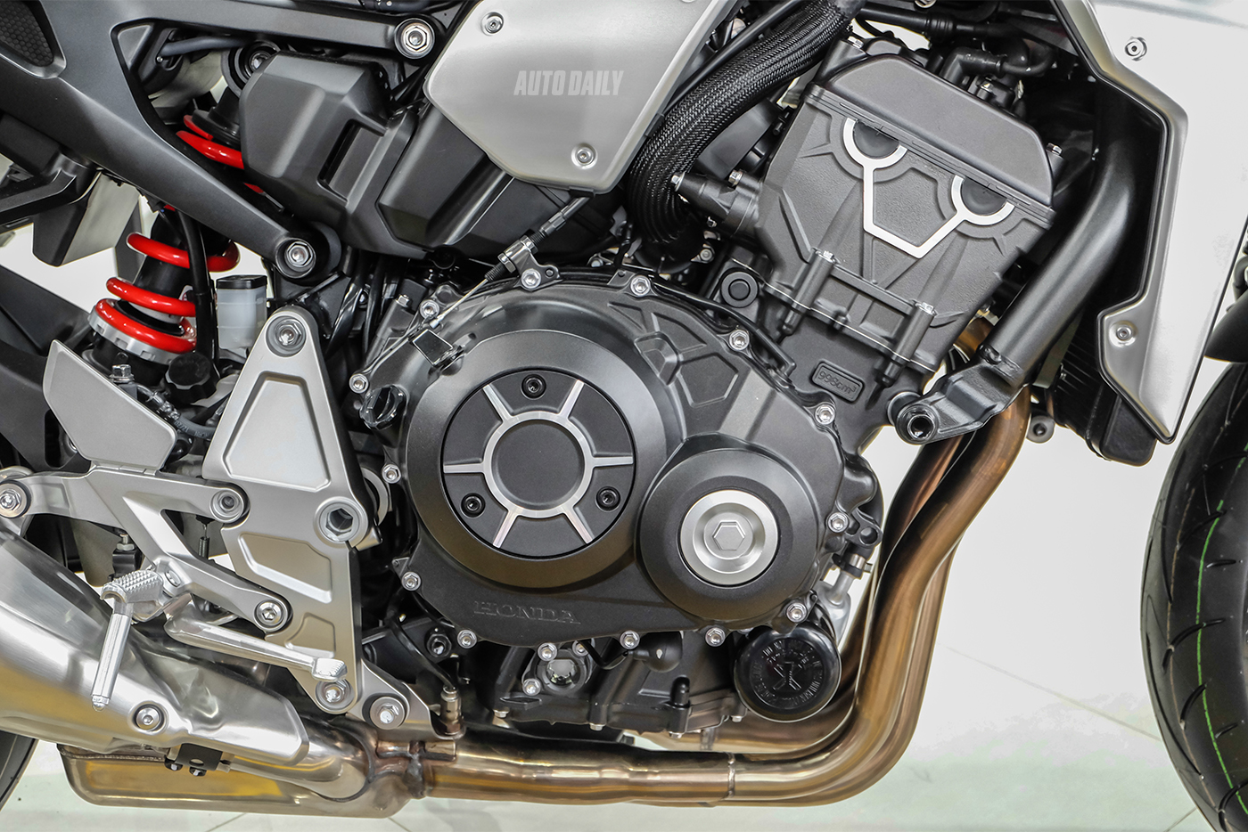 Ảnh chi tiết Honda CB1000R 2018 tại Việt Nam honda-cb1000r-9.jpg