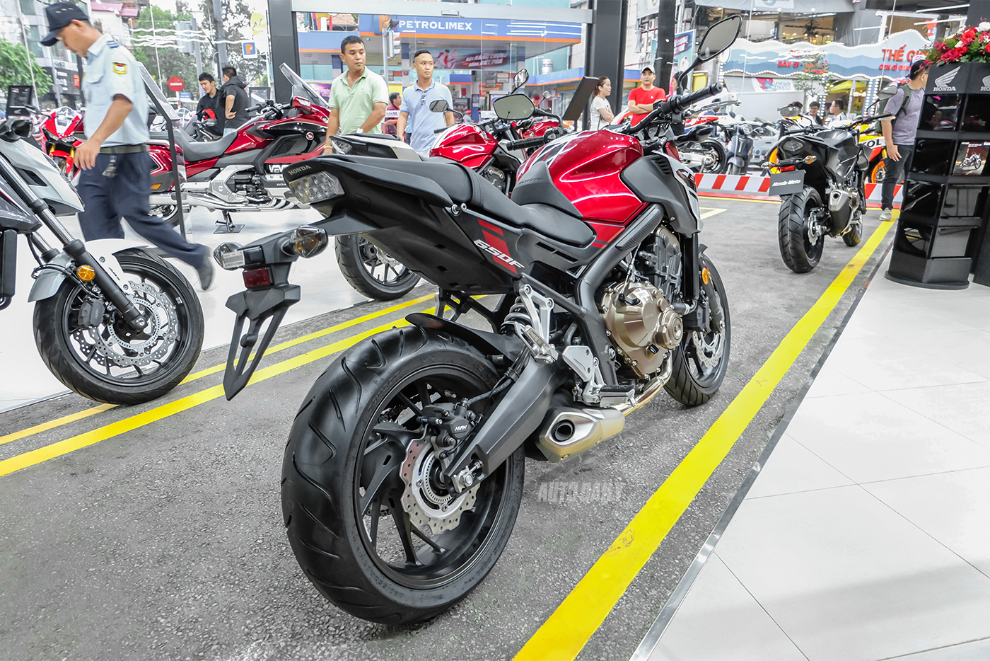 Ảnh chi tiết Honda CB650F giá 225,9 triệu đồng honda-cb650f-1.jpg