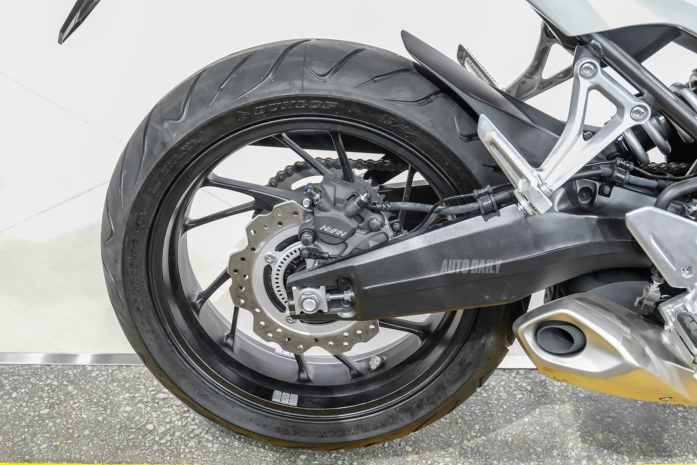 Ảnh chi tiết Honda CB650F giá 225,9 triệu đồng honda-cb650f-12.jpg