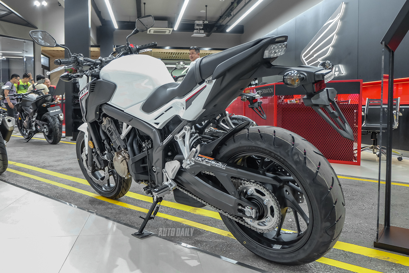 Ảnh chi tiết Honda CB650F giá 225,9 triệu đồng honda-cb650f-14.jpg