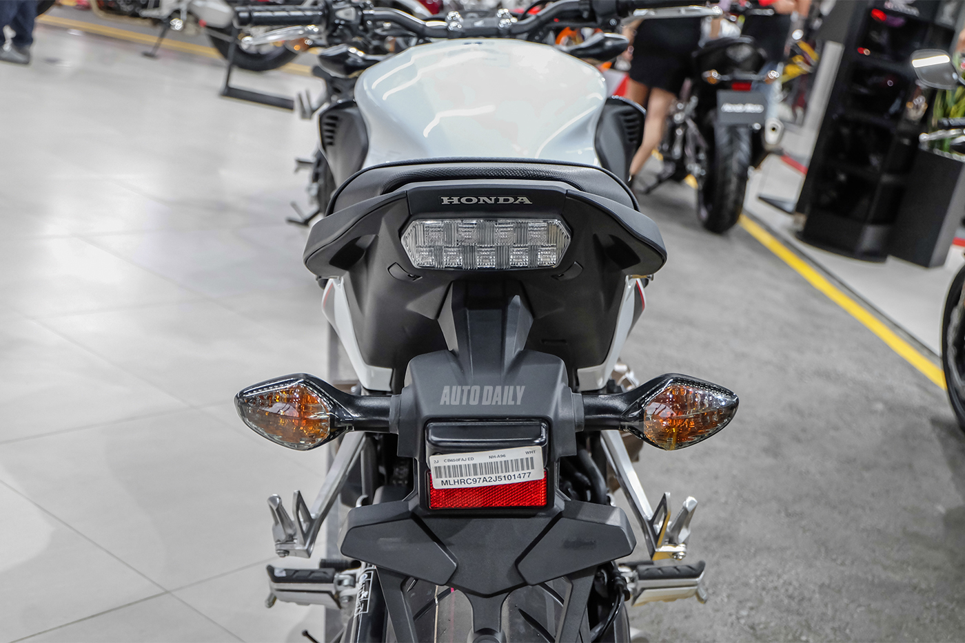 Ảnh chi tiết Honda CB650F giá 225,9 triệu đồng honda-cb650f-16.jpg