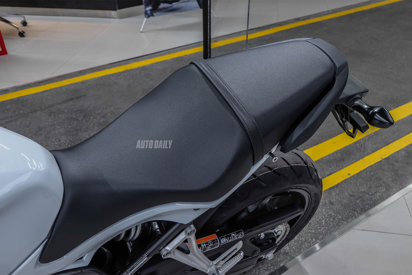 Ảnh chi tiết Honda CB650F giá 225,9 triệu đồng honda-cb650f-19.jpg