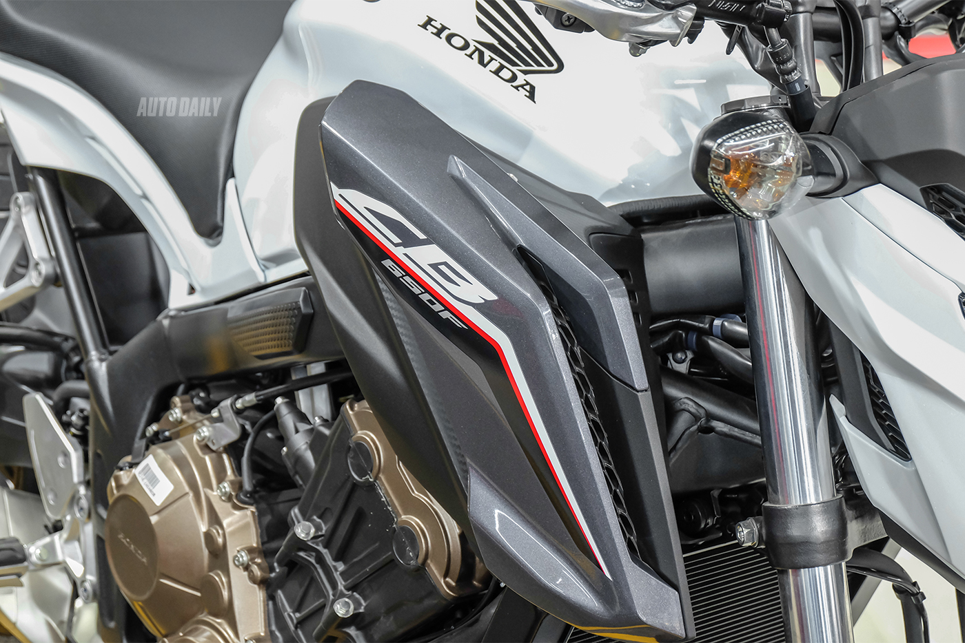 Ảnh chi tiết Honda CB650F giá 225,9 triệu đồng honda-cb650f-7.jpg