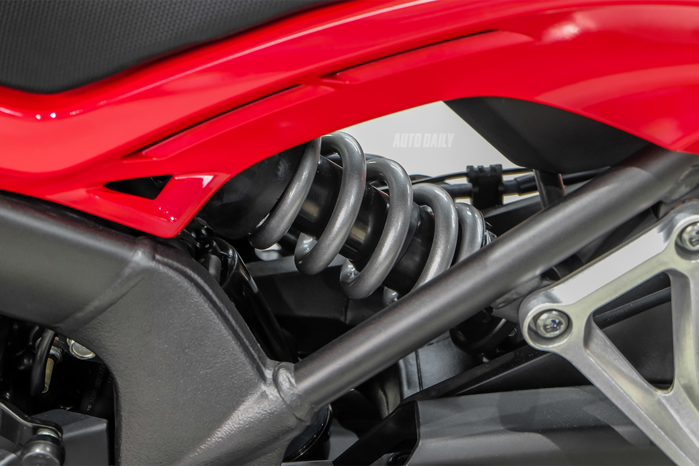 Ảnh chi tiết Honda CBR650F giá 233,9 triệu đồng honda-cbr650f-10.jpg