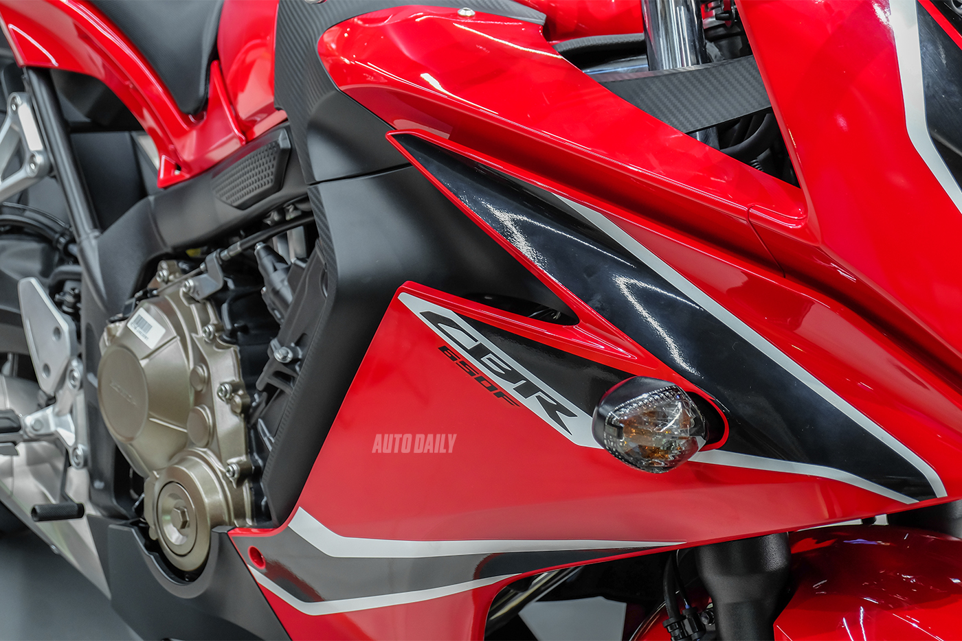 Ảnh chi tiết Honda CBR650F giá 233,9 triệu đồng honda-cbr650f-15.jpg