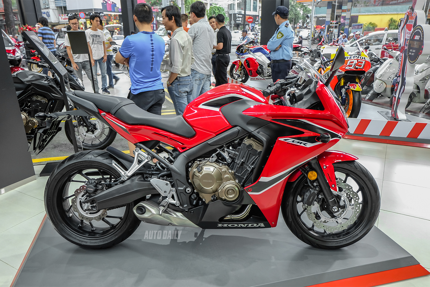 Ảnh chi tiết Honda CBR650F giá 233,9 triệu đồng honda-cbr650f-16.jpg