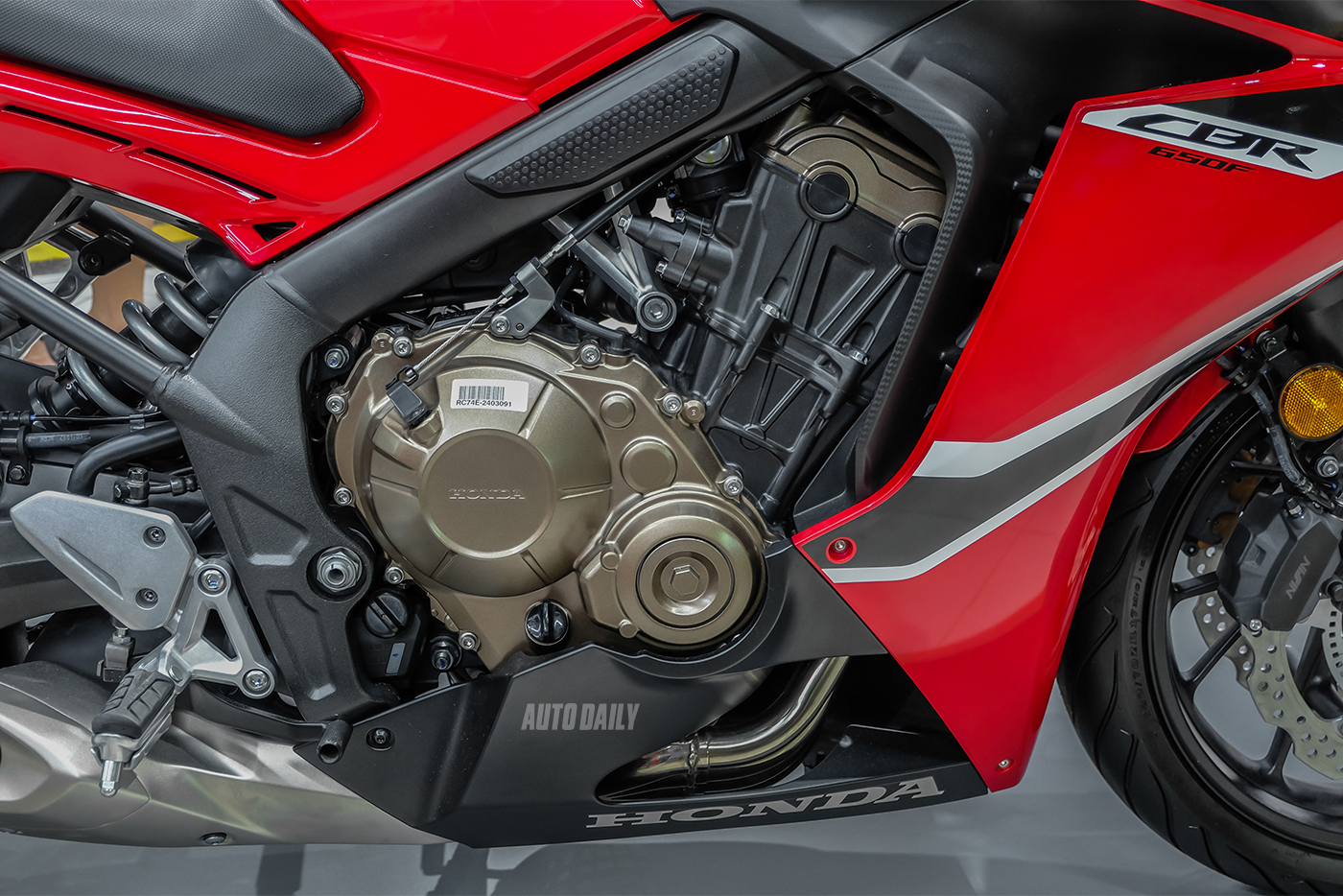 Ảnh chi tiết Honda CBR650F giá 233,9 triệu đồng honda-cbr650f-18.jpg