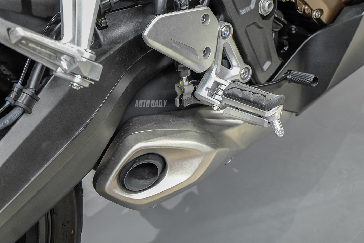 Ảnh chi tiết Honda CBR650F giá 233,9 triệu đồng honda-cbr650f-19.jpg