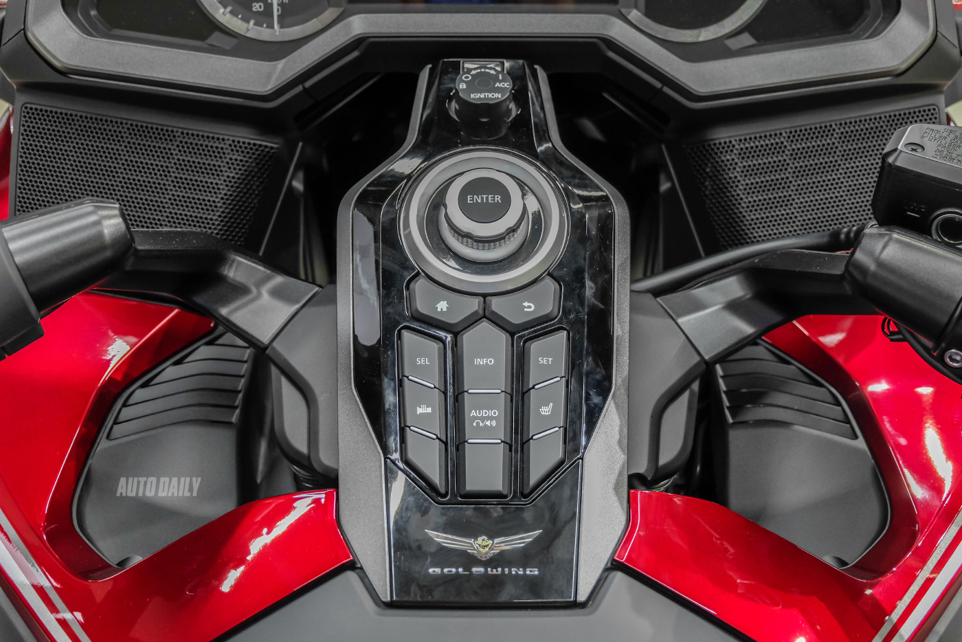 Xem thêm ảnh Honda Gold Wing 2018 honda-goldwing-2018-18.jpg