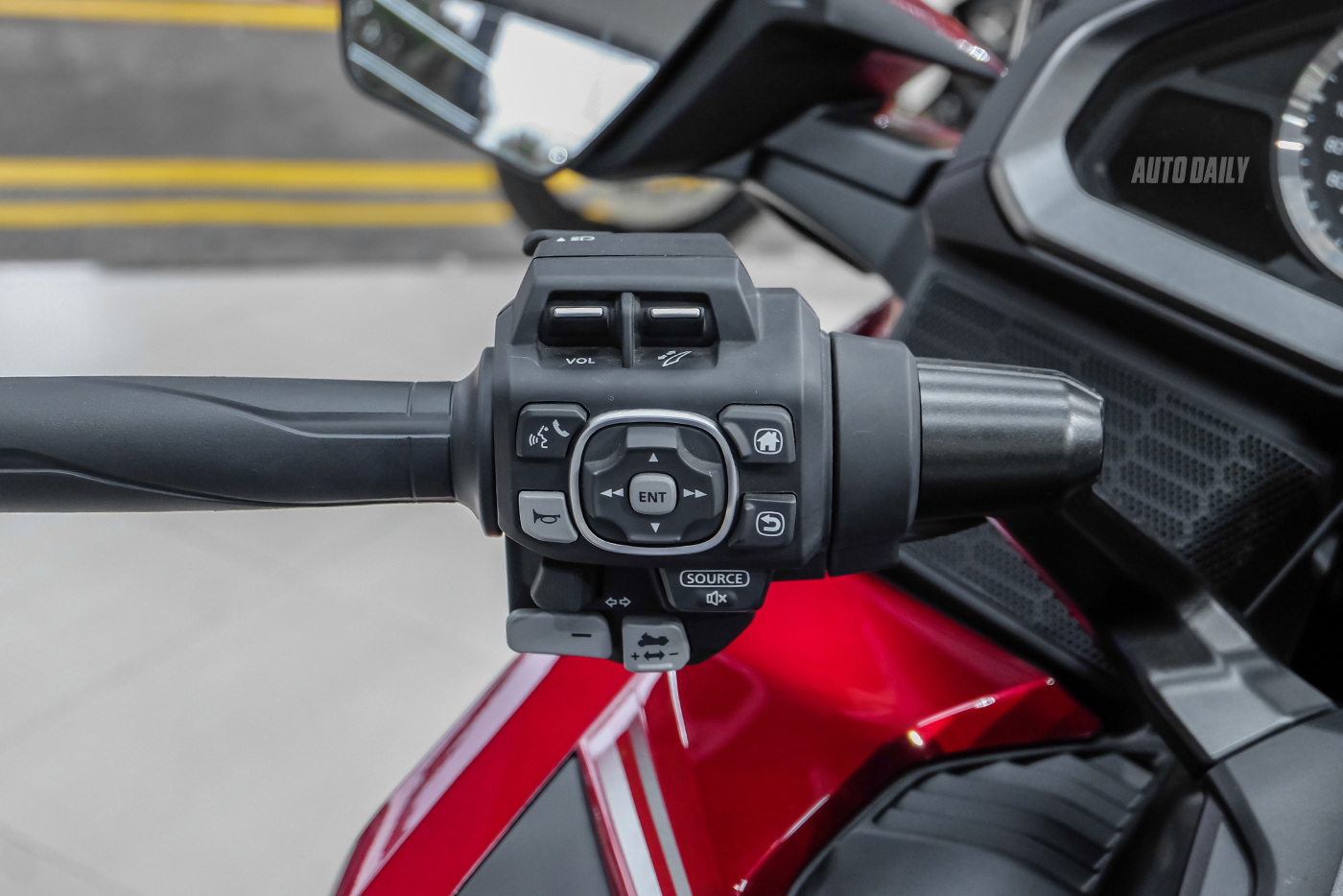 Xem thêm ảnh Honda Gold Wing 2018 honda-goldwing-2018-19.jpg