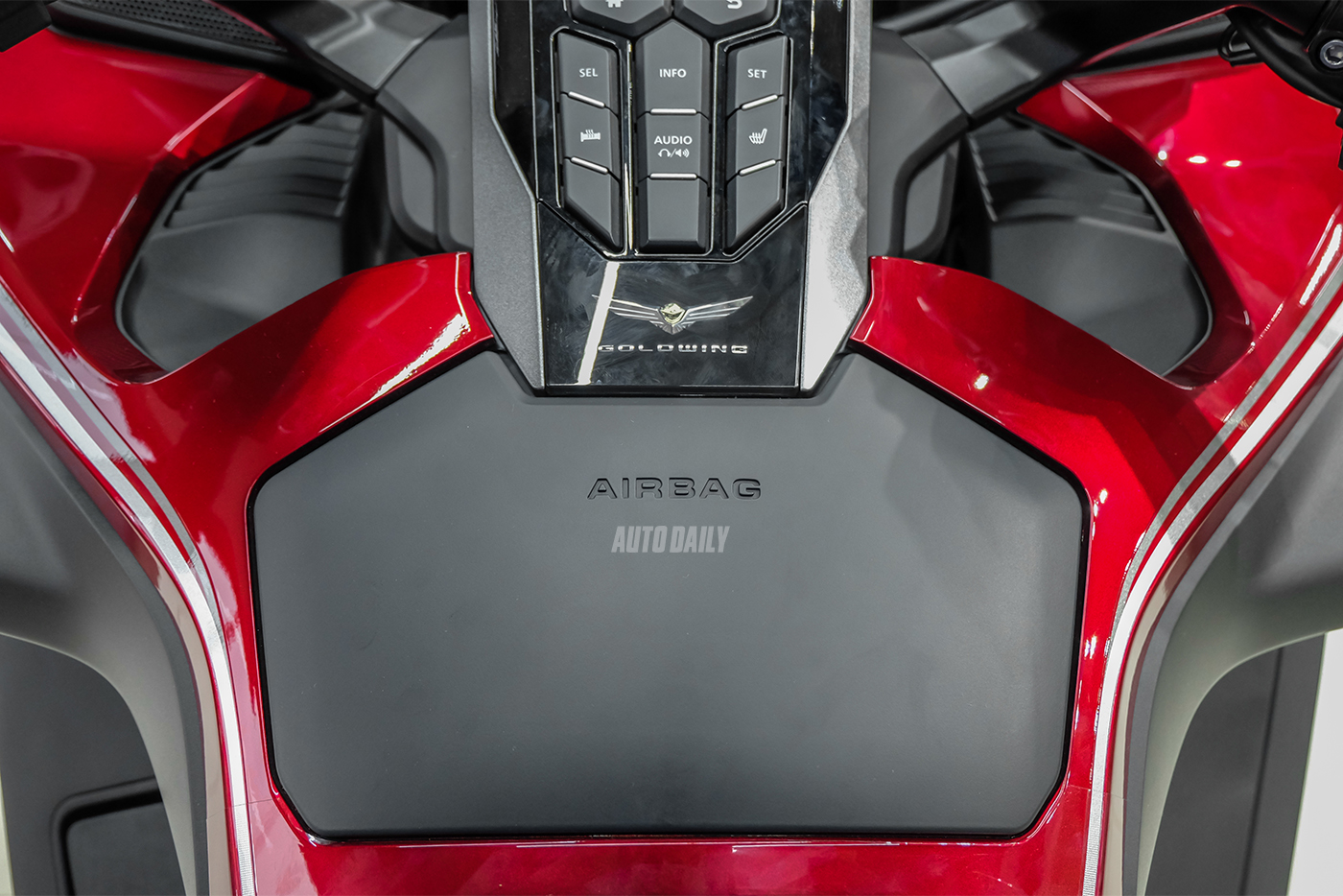 Xem thêm ảnh Honda Gold Wing 2018 honda-goldwing-2018-21.jpg