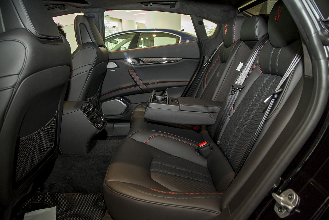 Ảnh chi tiết Maserati Quattroporte GTS Nerissimo maserati-quattroporte-gts-nerissimo-15.jpg