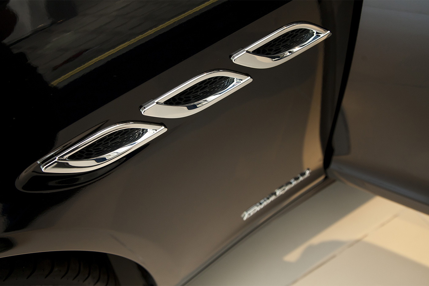 Ảnh chi tiết Maserati Quattroporte GTS Nerissimo maserati-quattroporte-gts-nerissimo-16.jpg