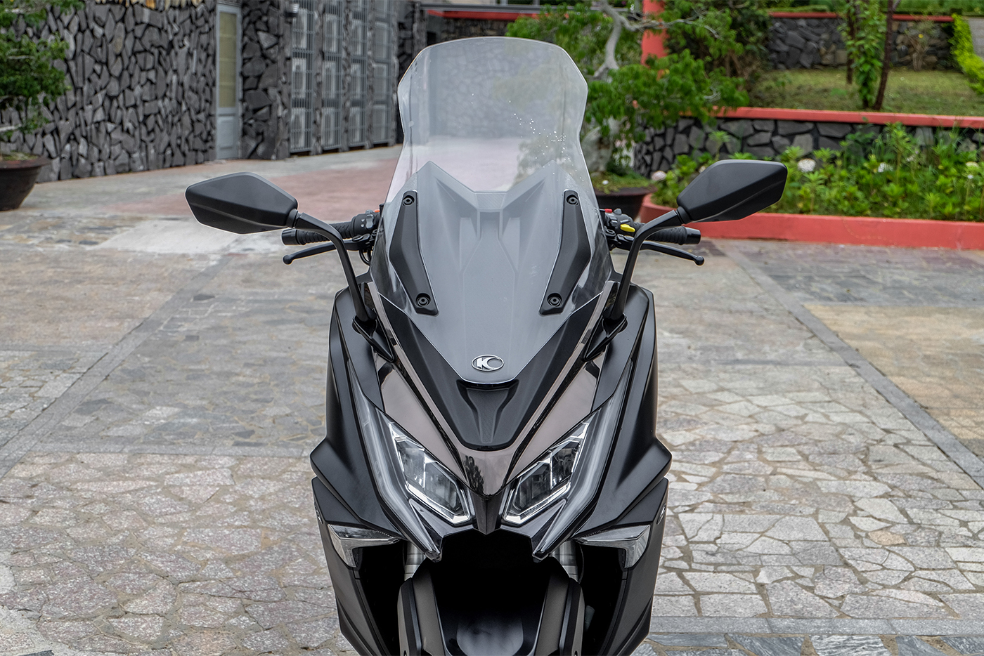 kymco-ak550-1.jpg