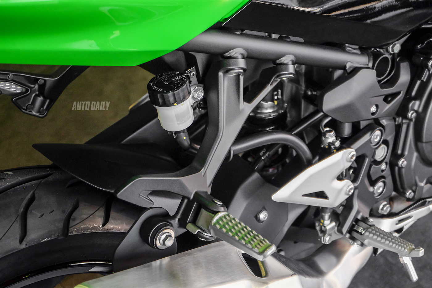 Ảnh chi tiết Kawasaki Ninja 250 2018 kawasaki-ninja-250-2018-12.jpg