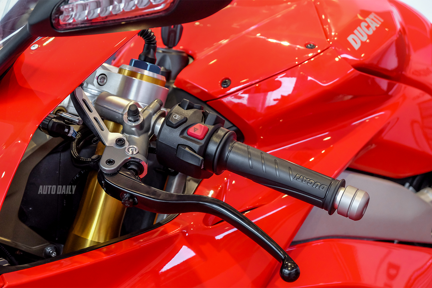 ducati-panigale-v4-s-16.jpg