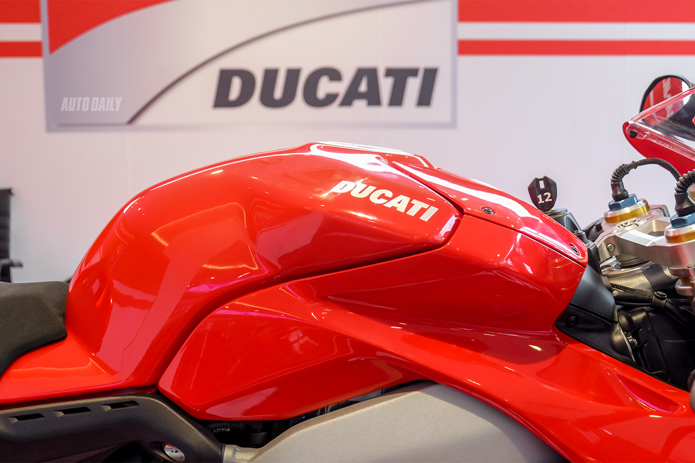 ducati-panigale-v4-s-18.jpg