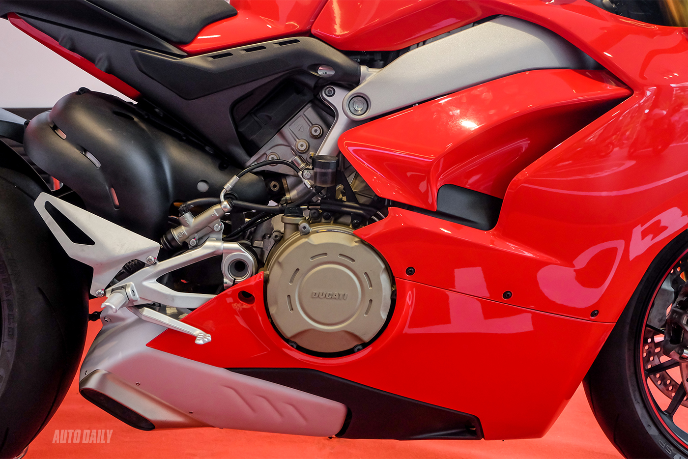 ducati-panigale-v4-s-20.jpg