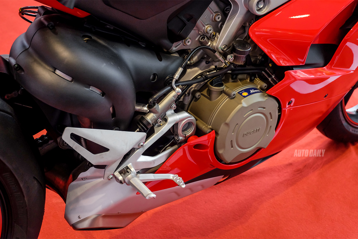 ducati-panigale-v4-s-21.jpg