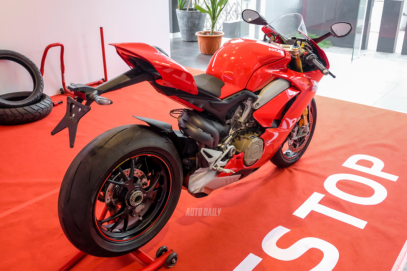 ducati-panigale-v4-s-23.jpg