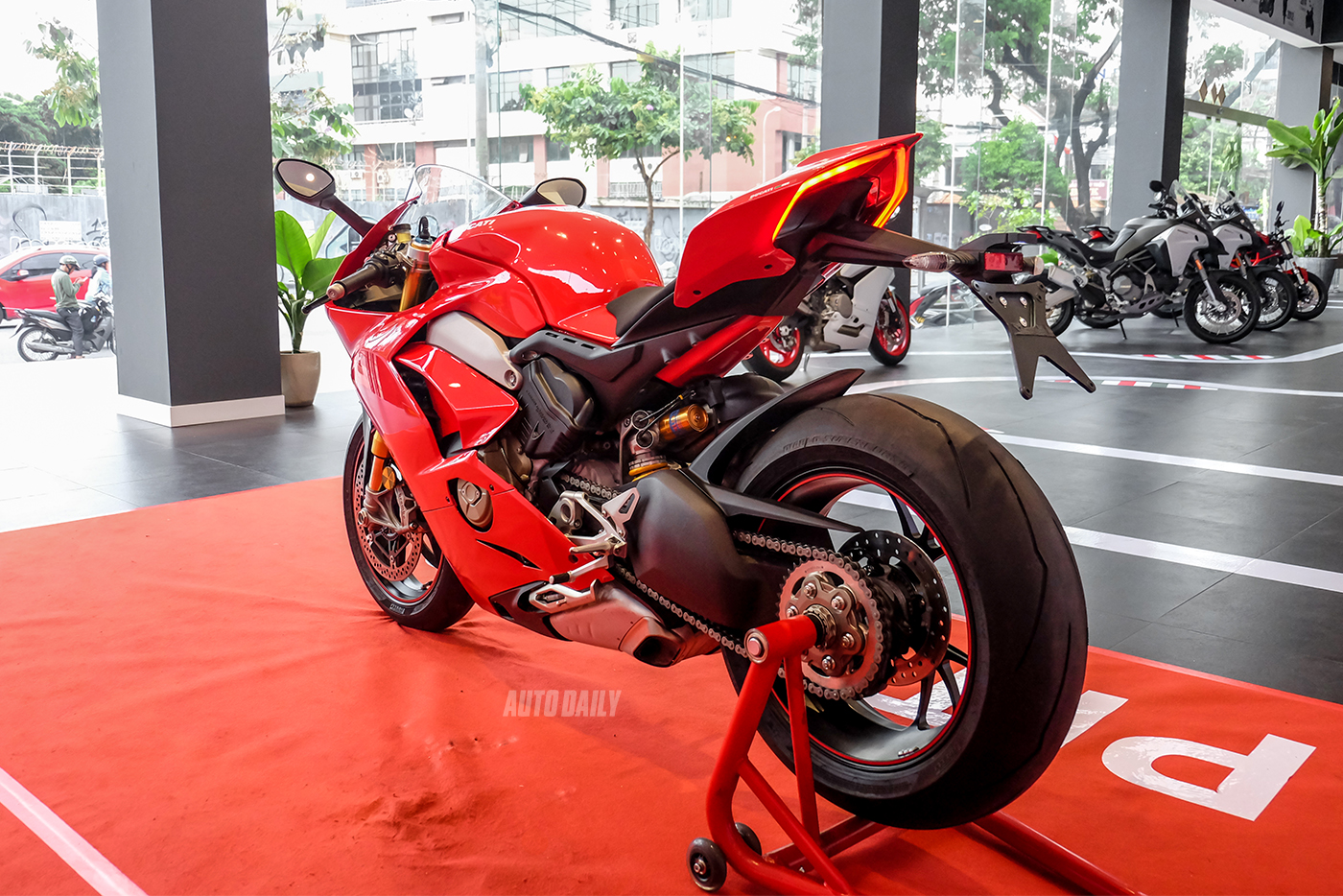 ducati-panigale-v4-s-28.jpg