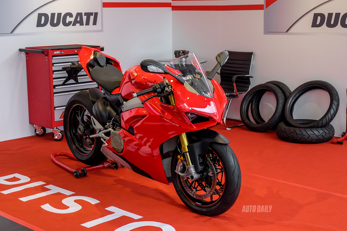 ducati-panigale-v4-s-3.jpg