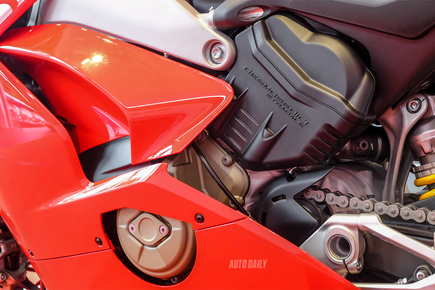 ducati-panigale-v4-s-32.jpg