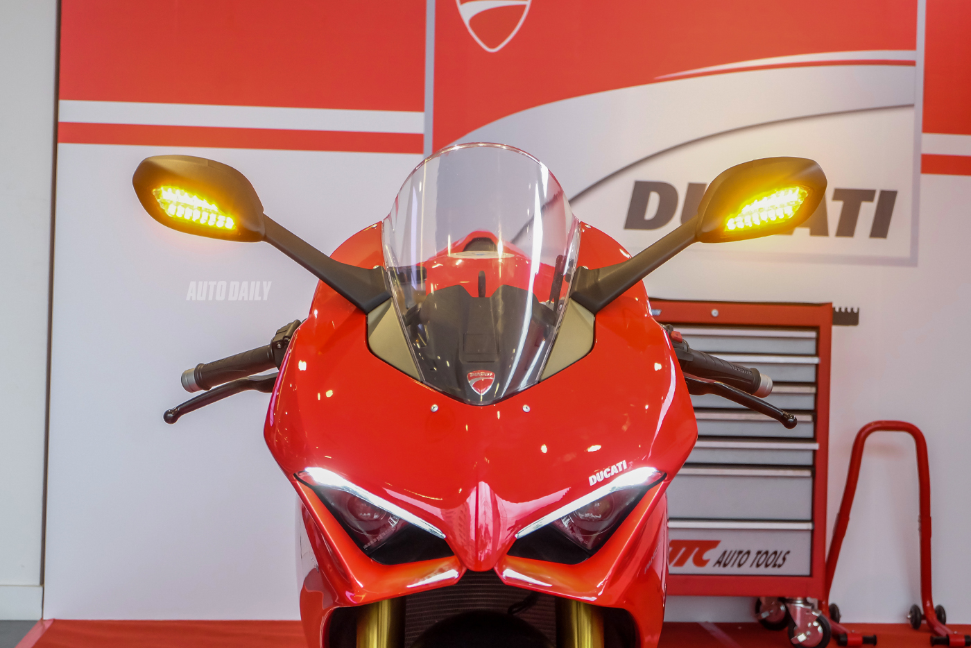 ducati-panigale-v4-s-7.jpg