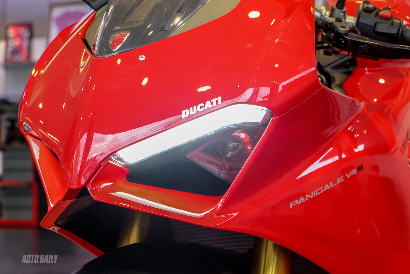 ducati-panigale-v4-s-9.jpg