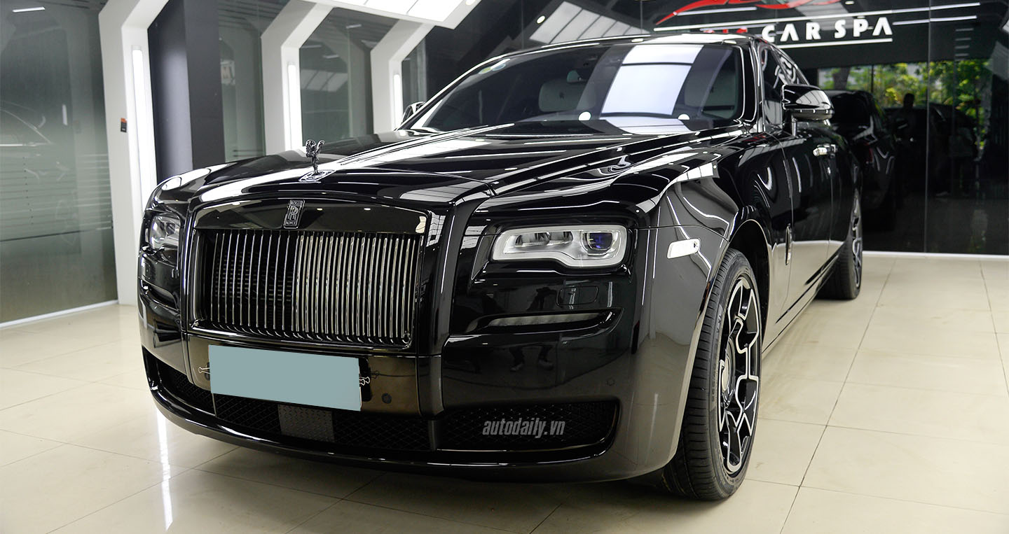 Siêu phẩm Rolls-Royce Ghost Black Badge EWB độc nhất Việt Nam