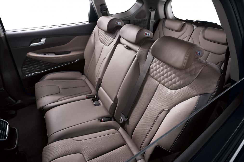 new-generation-hyundai-santa-fe-interior-3.jpg