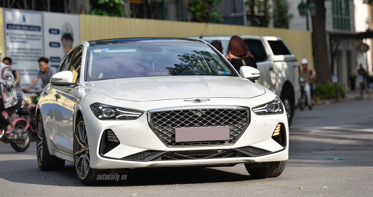 Diện kiến xe sang Genesis G70 giá hơn 1,7 tỷ trên phố Hà Nội